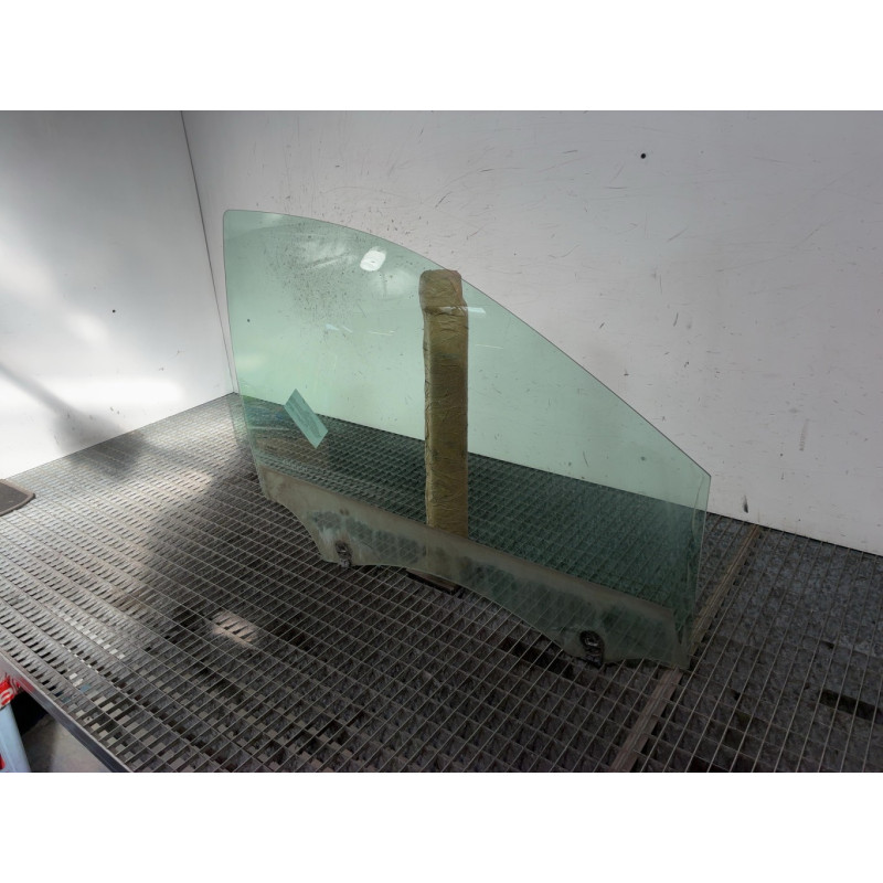 Vitre avant droit RENAULT CLIO 3 Photo n°2