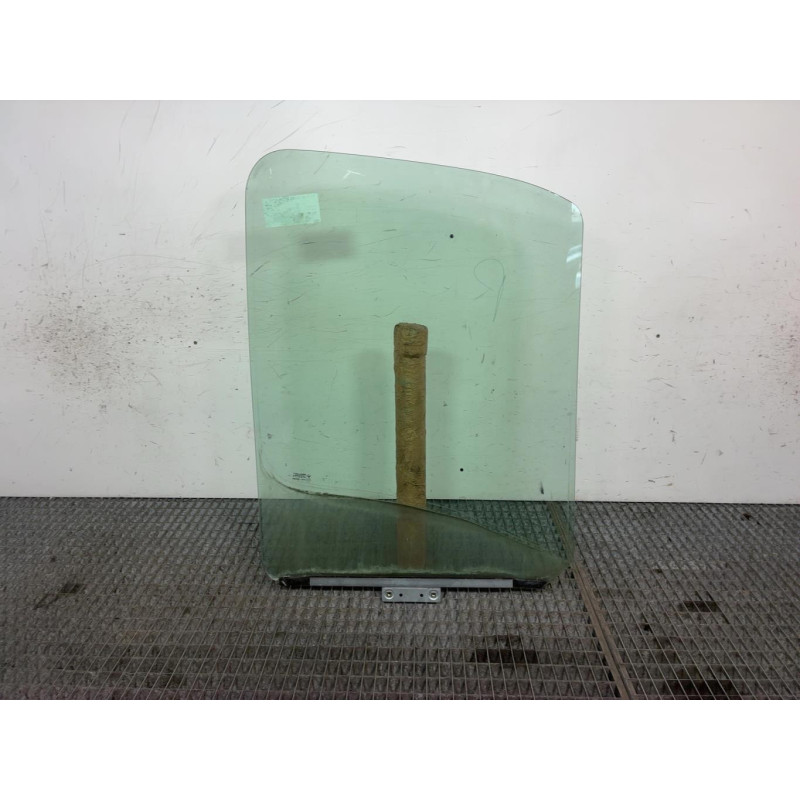 Vitre avant gauche RENAULT MASTER 2 Photo n°4