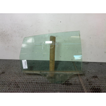 Vitre arriere droit VOLKSWAGEN POLO 4 Photo n°1