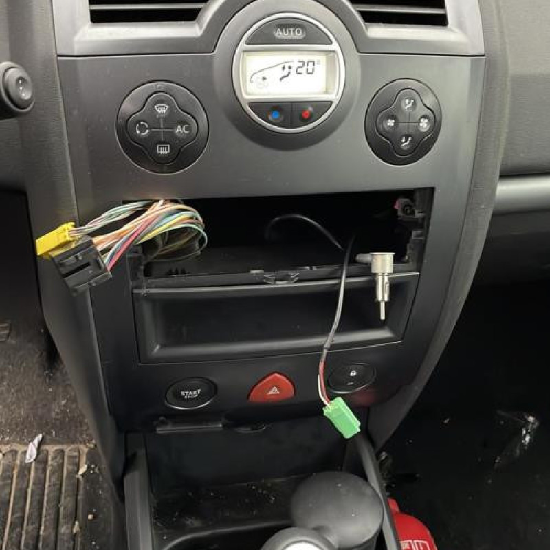 Pretensionneur de ceinture arriere droit RENAULT MEGANE 2 Photo n°9