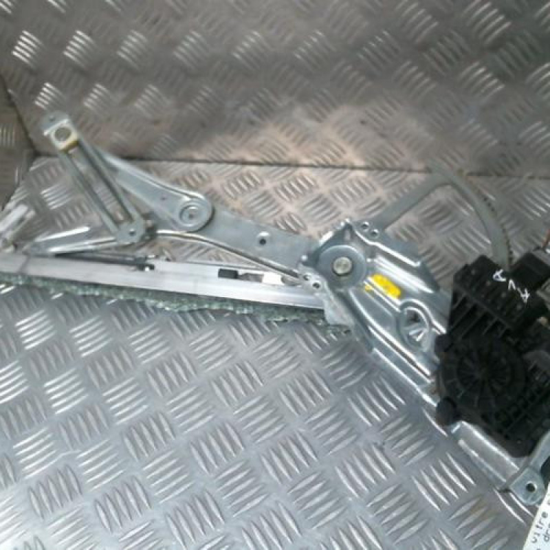 Leve vitre electrique avant droit OPEL ASTRA G Photo n°1
