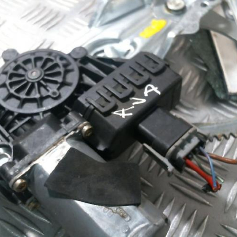 Leve vitre electrique avant droit OPEL ASTRA G Photo n°2