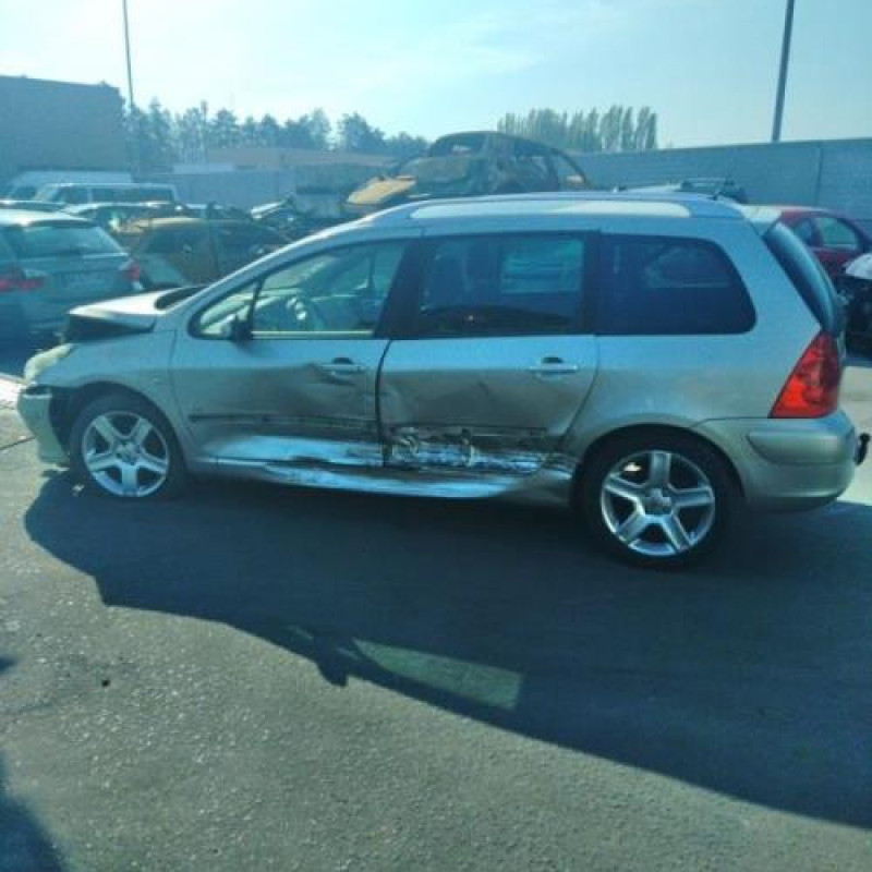 Attache ceinture avant droit PEUGEOT 307 Photo n°8