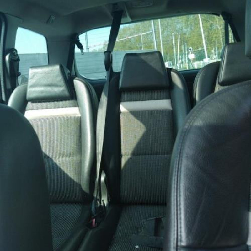 Attache ceinture avant droit PEUGEOT 307 Photo n°10