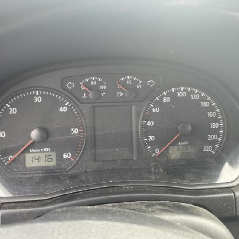 Pare boue arriere droit VOLKSWAGEN POLO 4 Photo n°8