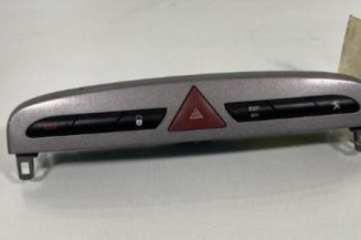 Bouton de warning PEUGEOT 308 1 SW Photo n°1
