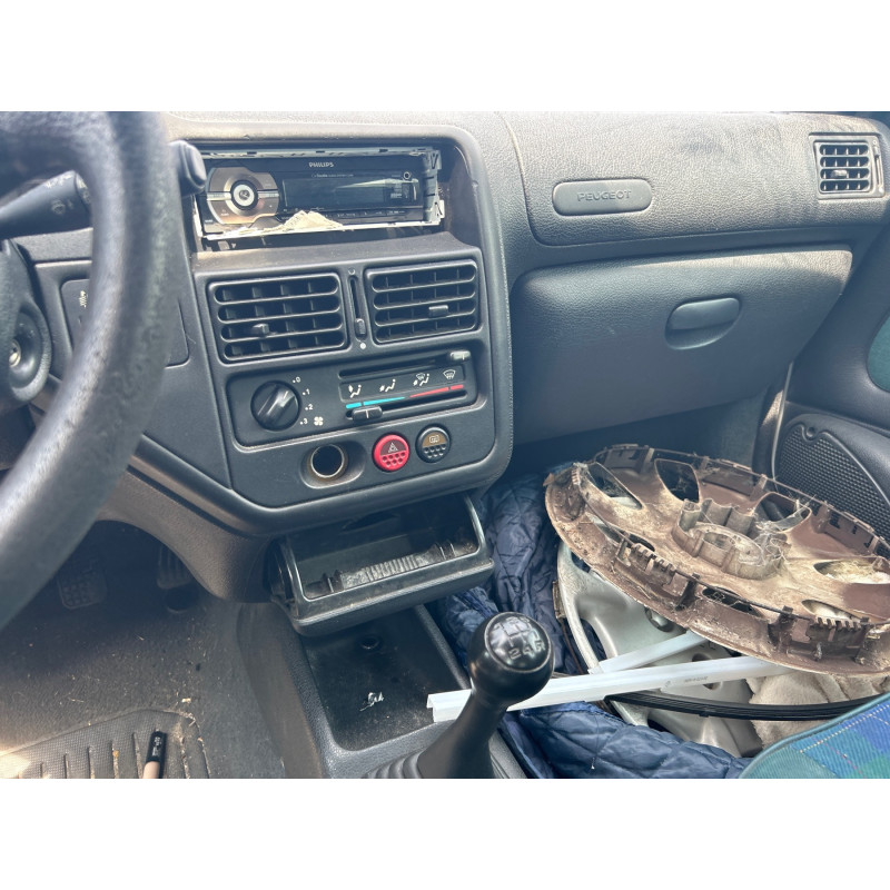 Pare boue arriere droit PEUGEOT 106 Photo n°13