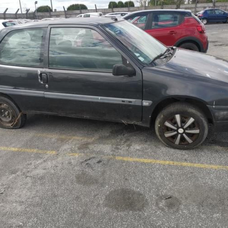 Malle/Hayon arriere CITROEN SAXO Photo n°6