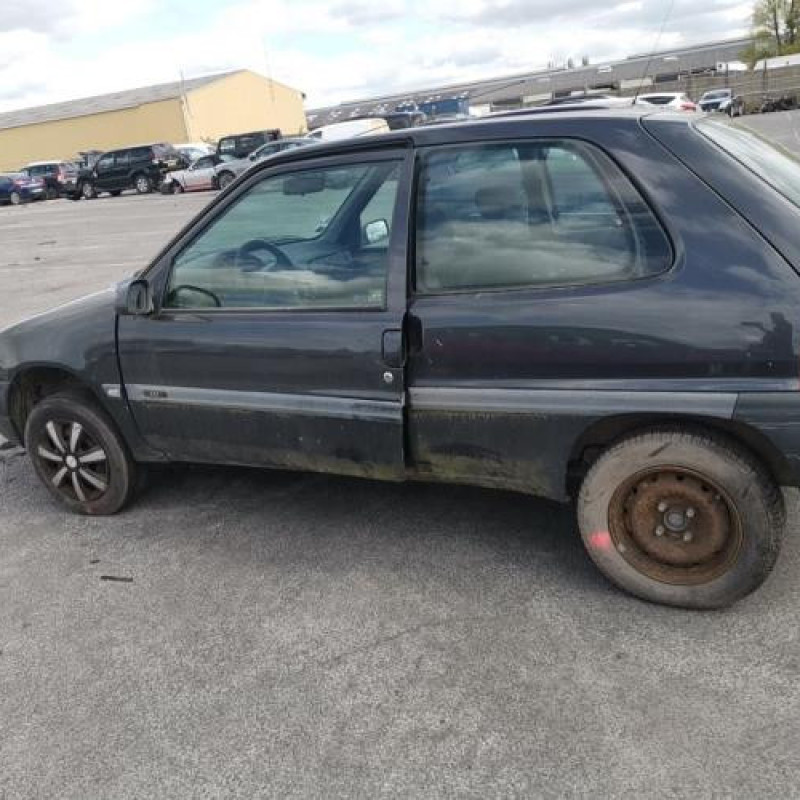 Malle/Hayon arriere CITROEN SAXO Photo n°8