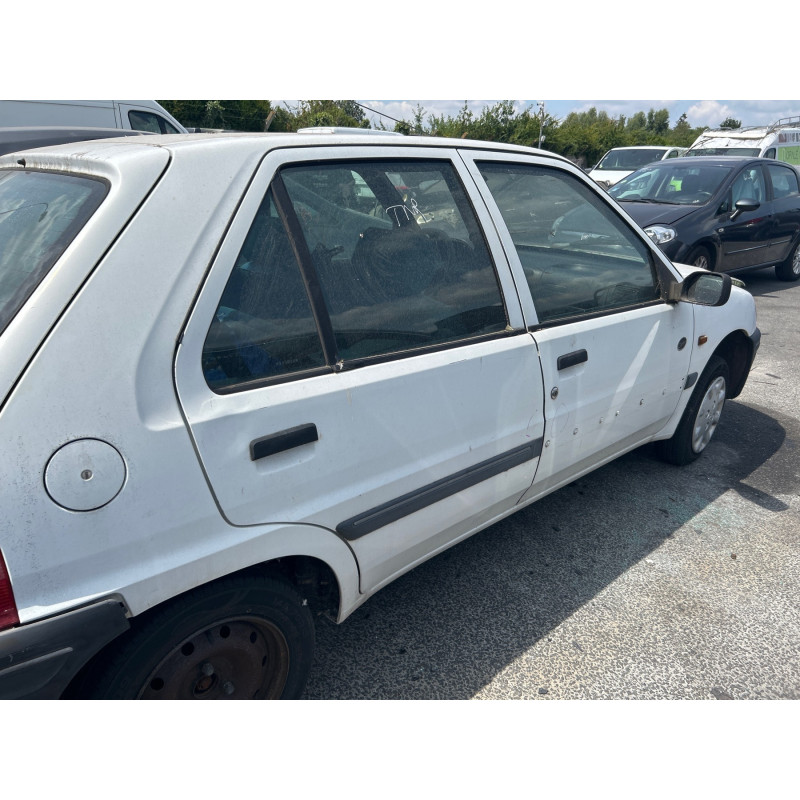 Optique avant principal droit (feux)(phare) PEUGEOT 106 Photo n°15