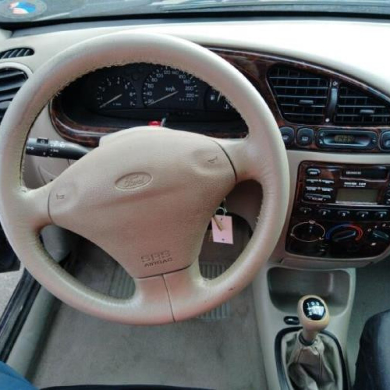 Feu arriere principal gauche (feux) FORD FIESTA 4 Photo n°8