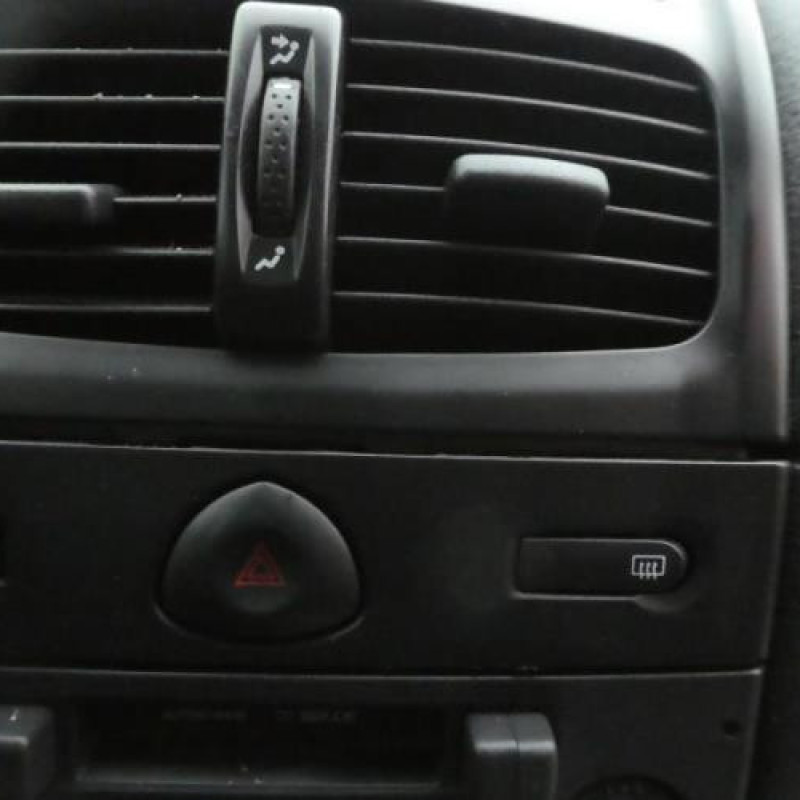 Porte arriere gauche RENAULT CLIO 2 Photo n°18