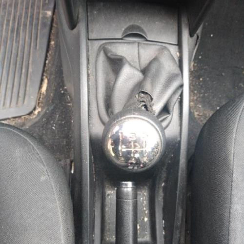 Vitre avant droit PEUGEOT 207 Photo n°8