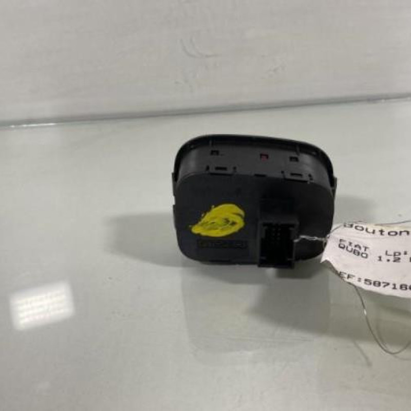Bouton de warning FIAT QUBO Photo n°3