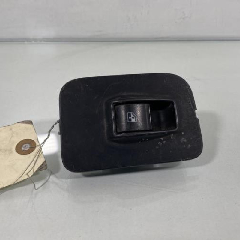 Interrupteur de leve vitre avant droit FIAT QUBO Photo n°1