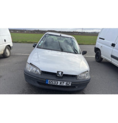 Fermeture de capot PEUGEOT 106