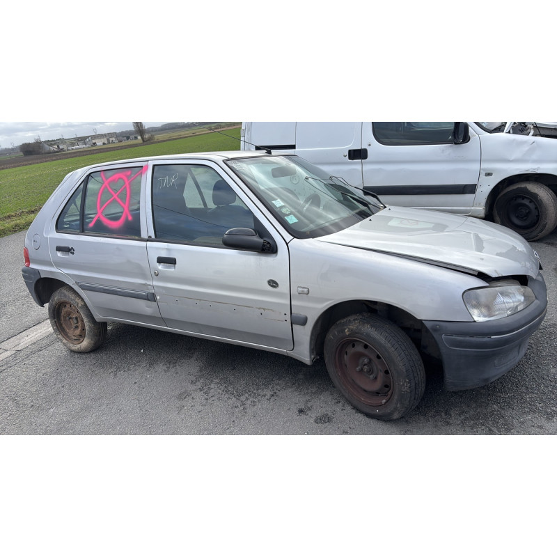 Bouton de warning PEUGEOT 106 Photo n°8
