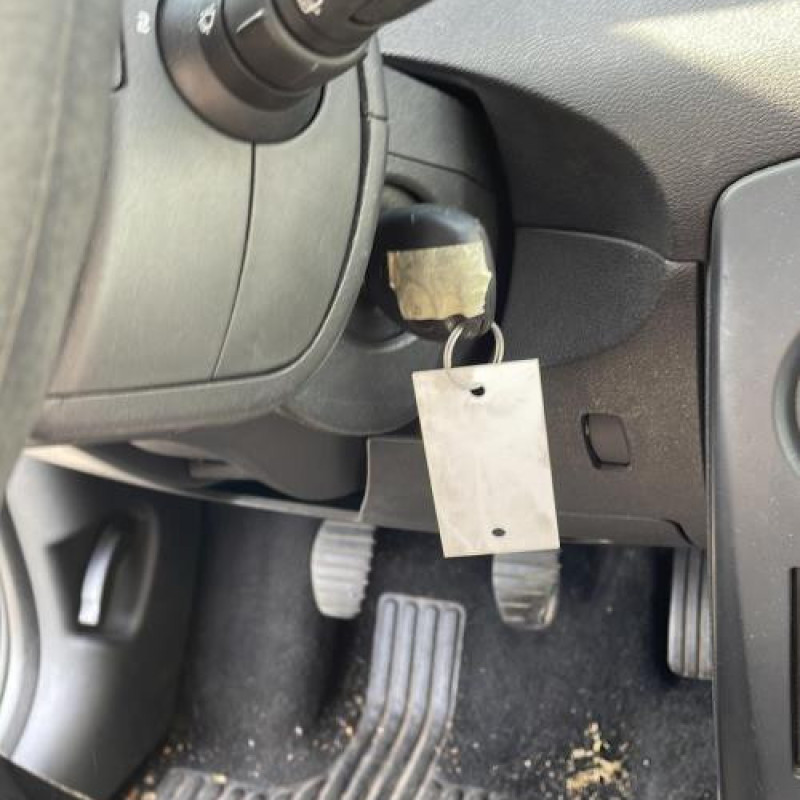 Pretensionneur de ceinture avant droit RENAULT CLIO 3 Photo n°11