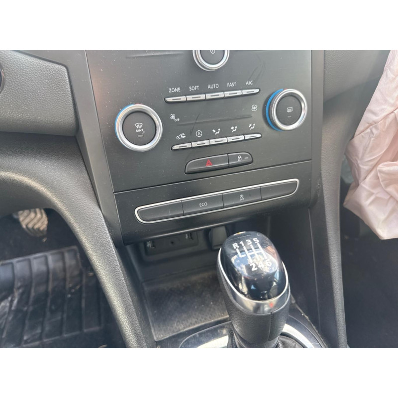 RENAULT MEGANE 4 PHASE 1 1.2i - 16V TURBO TCE 100 Photo n°17