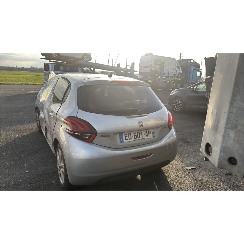 Anti brouillard arriere PEUGEOT 208 1 Photo n°20