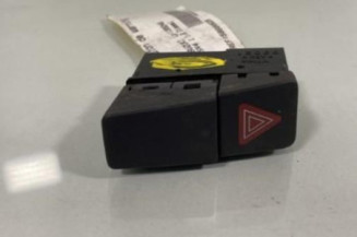 Bouton de warning SUZUKI SX4 1 Photo n°1