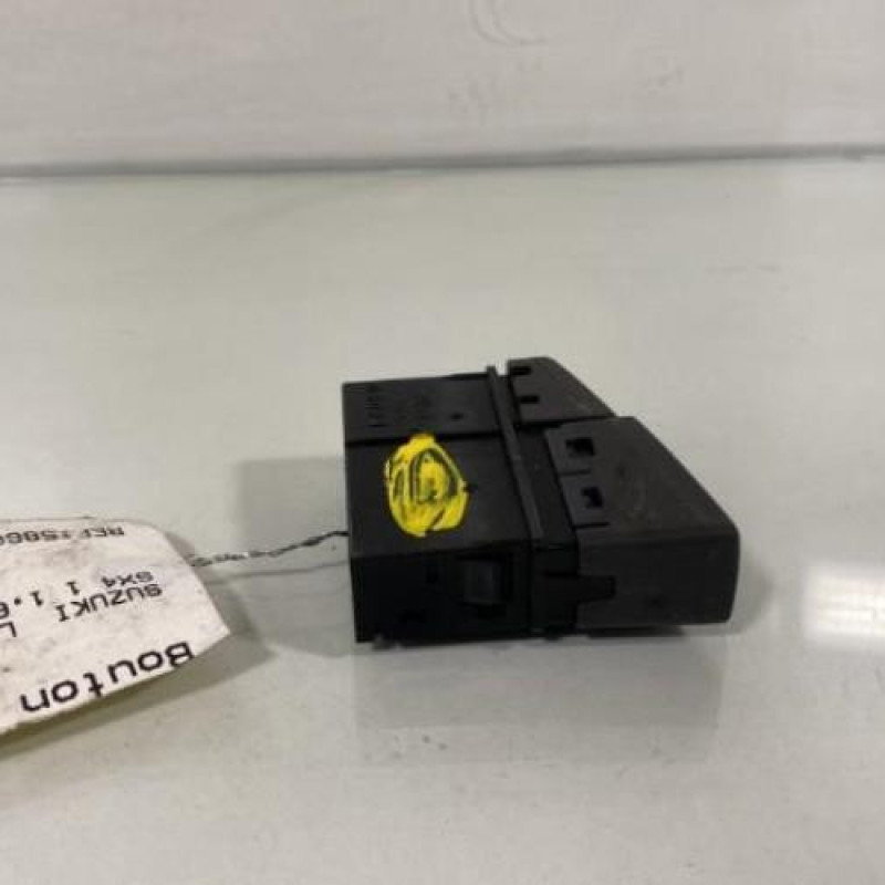 Bouton de warning SUZUKI SX4 1 Photo n°2