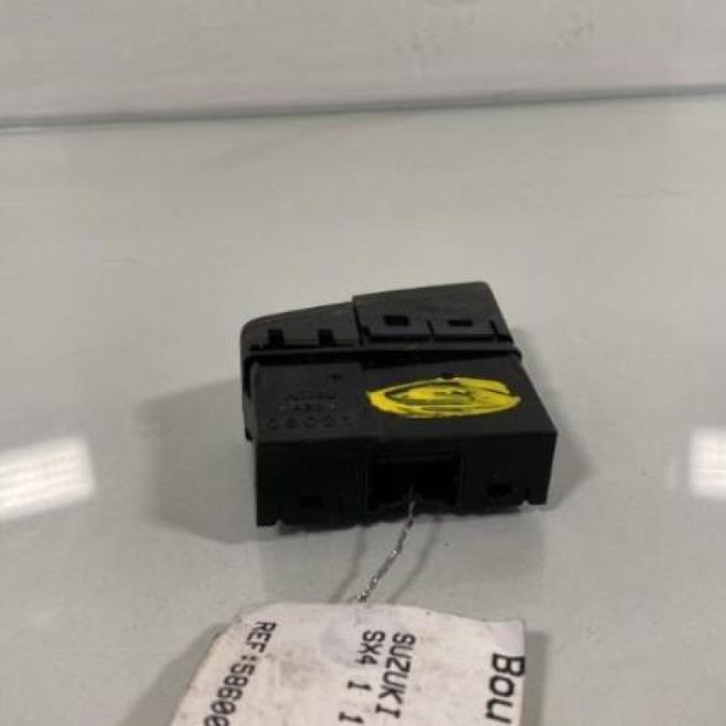 Bouton de warning SUZUKI SX4 1 Photo n°3