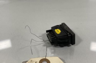 Interrupteur de leve vitre avant gauche PEUGEOT 106