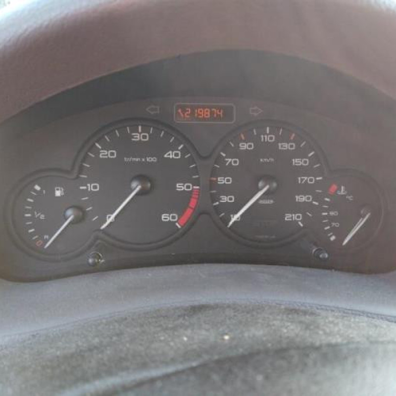 Bouton de warning PEUGEOT 206 Photo n°10