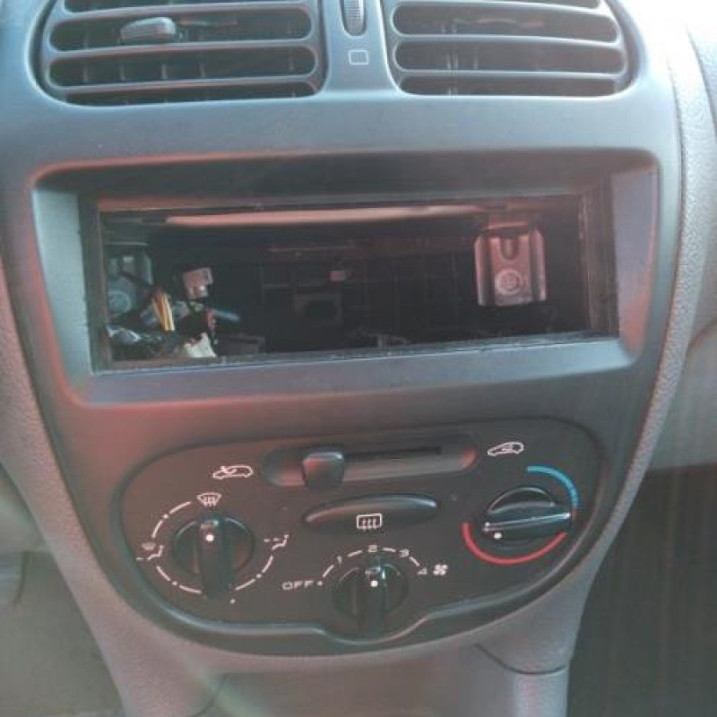Bouton de warning PEUGEOT 206 Photo n°11