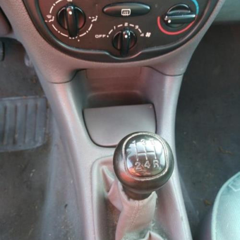 Bouton de warning PEUGEOT 206 Photo n°12