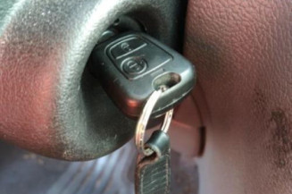 Bouton de warning PEUGEOT 206
