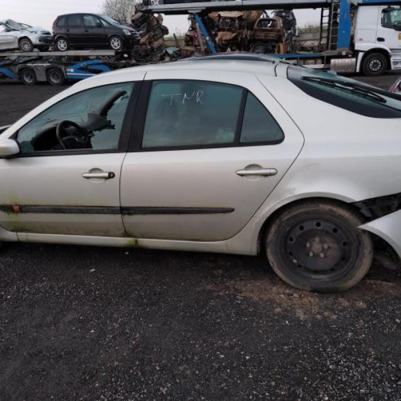 Feu arriere stop central RENAULT LAGUNA 2 Photo n°4