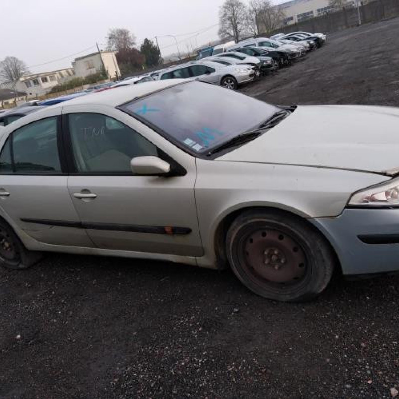 Feu arriere stop central RENAULT LAGUNA 2 Photo n°6