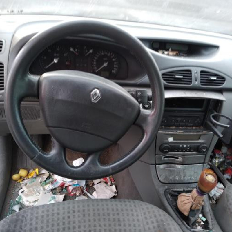 Feu arriere stop central RENAULT LAGUNA 2 Photo n°9