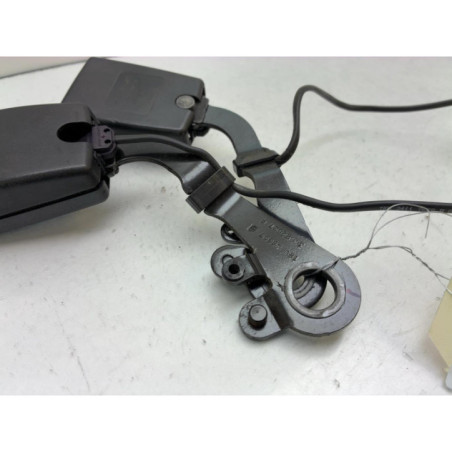 Attache ceinture arriere centrale PEUGEOT 5008 1