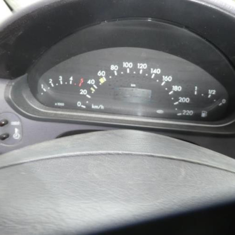Vitre avant droit MERCEDES CLASSE A 168 Photo n°9