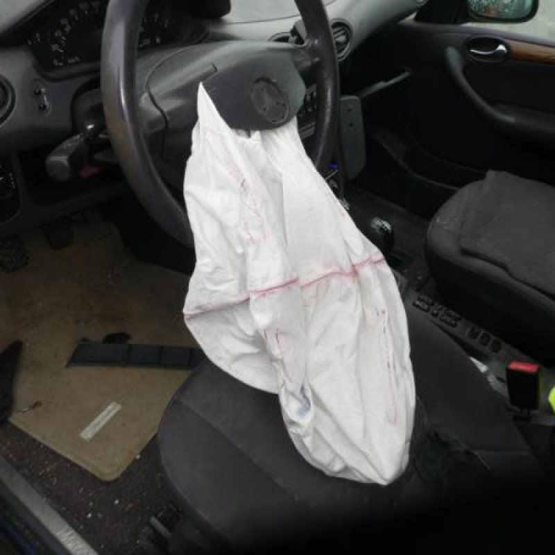Vitre avant droit MERCEDES CLASSE A 168 Photo n°10