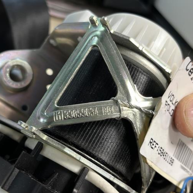 Pretensionneur de ceinture avant droit VOLKSWAGEN POLO 5 Photo n°3