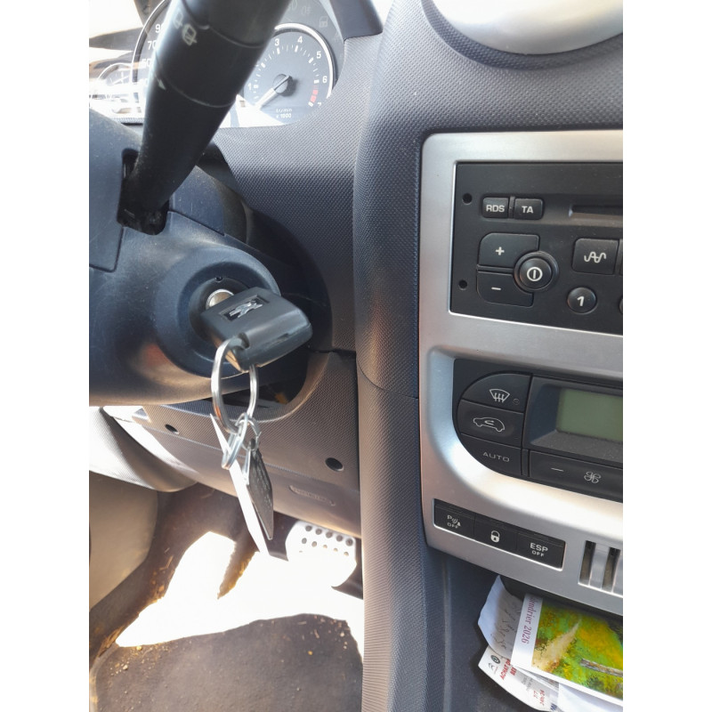 Crochet de remorquage PEUGEOT 1007 Photo n°9