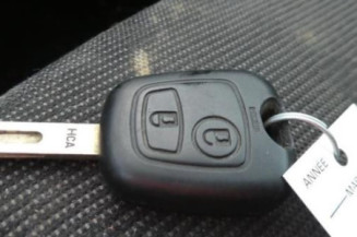 Attache ceinture avant droit PEUGEOT 307