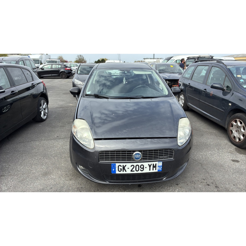 Pare choc arriere FIAT GRANDE PUNTO Photo n°7