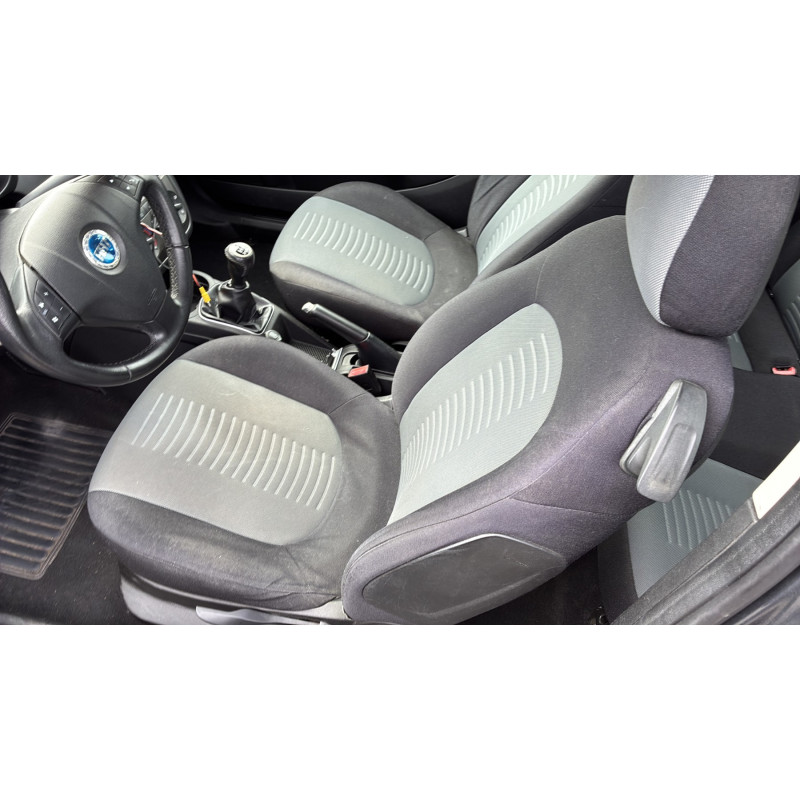 Vitre avant gauche FIAT GRANDE PUNTO Photo n°11