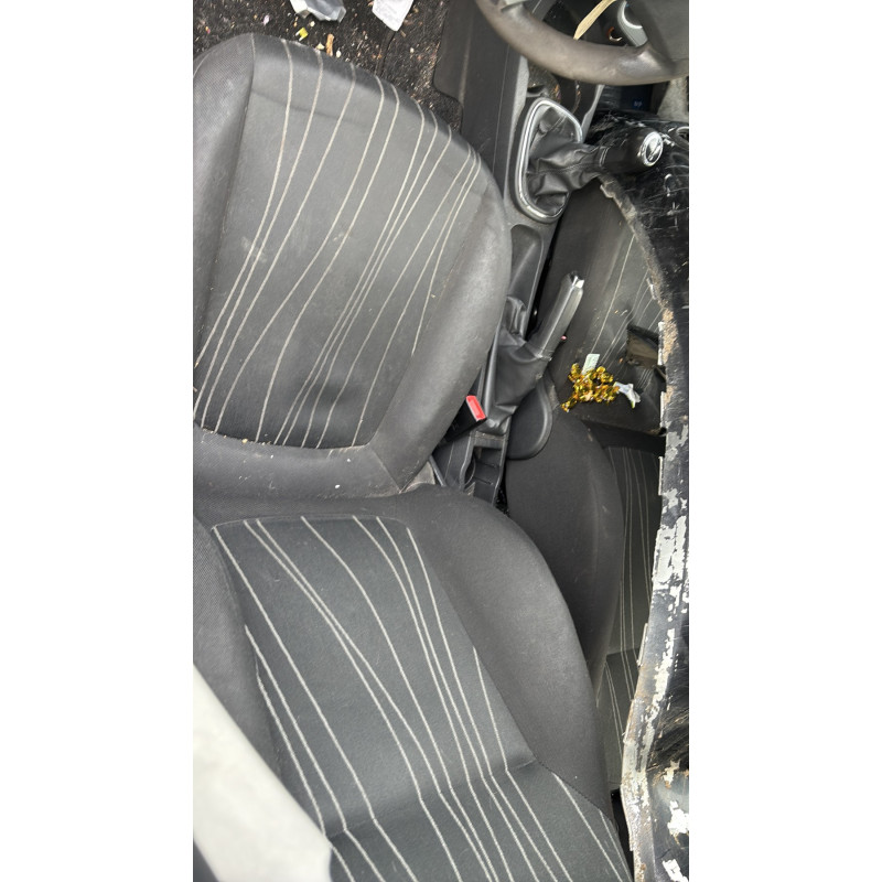 Attache ceinture arriere gauche OPEL CORSA D Photo n°11