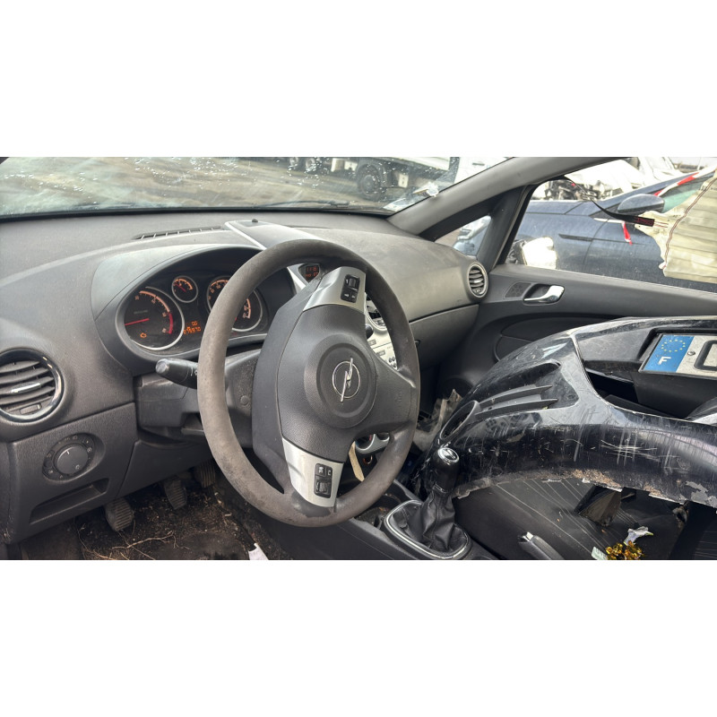 Feu arriere stop central OPEL CORSA D Photo n°12