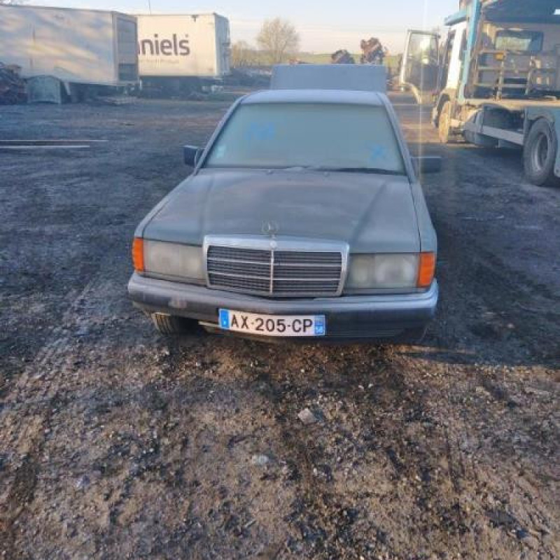Optique avant secondaire gauche (feux)(clignotant) MERCEDES 190 W201 Photo n°3