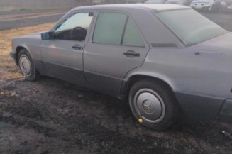 Optique avant secondaire gauche (feux)(clignotant) MERCEDES 190 W201