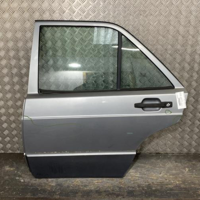 Porte arriere gauche MERCEDES 190 W201 Photo n°1