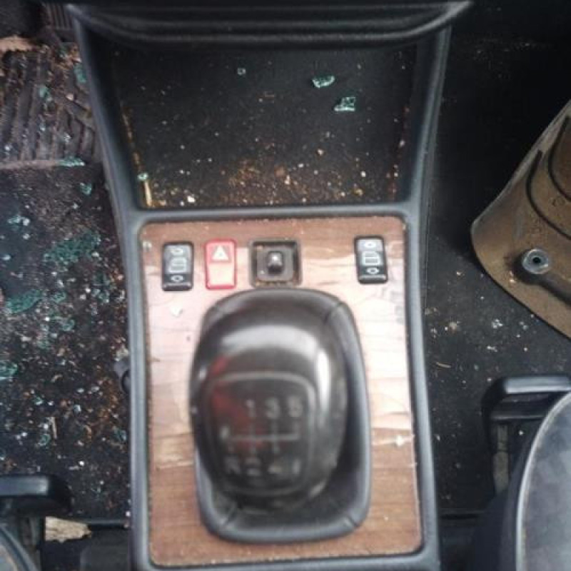 Porte arriere gauche MERCEDES 190 W201 Photo n°15