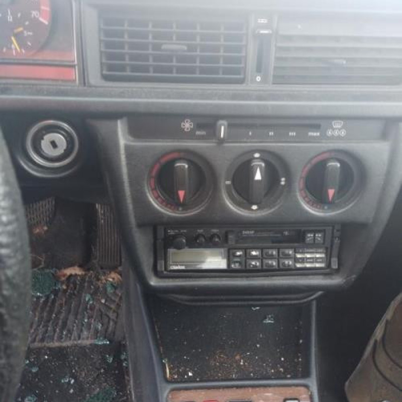 Porte arriere gauche MERCEDES 190 W201 Photo n°16